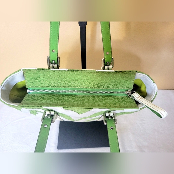 Coach Green and White Botanical Print Tote. EUC - Picture 4 of 7